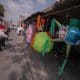 Comerciantes venden las tradicionales piñatas navideñas en el mercado de Sonora, este martes (ayer), en la Ciudad de México (México).  EFE/ Isaac Esquivel