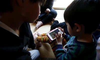 En la imagen de archivo, un niño japonés juega en Minamiaso, prefectura de Kumamoto, Japón. EPA/JEON HEON-KYUN