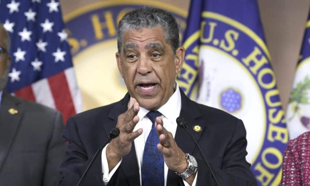 El líder del Caucus Hispano del Congreso (CHC) de Estados Unidos, Adriano Espaillat, habla durante una rueda de prensa en el Congreso en Washington (Estados Unidos). Imagen de archivo. EFE/Lenin Nolly