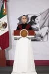 La presidenta de México, Claudia Sheinbaum, habla en una rueda de prensa este martes, en el Palacio Nacional, en Ciudad de México (México). EFE/José Méndez