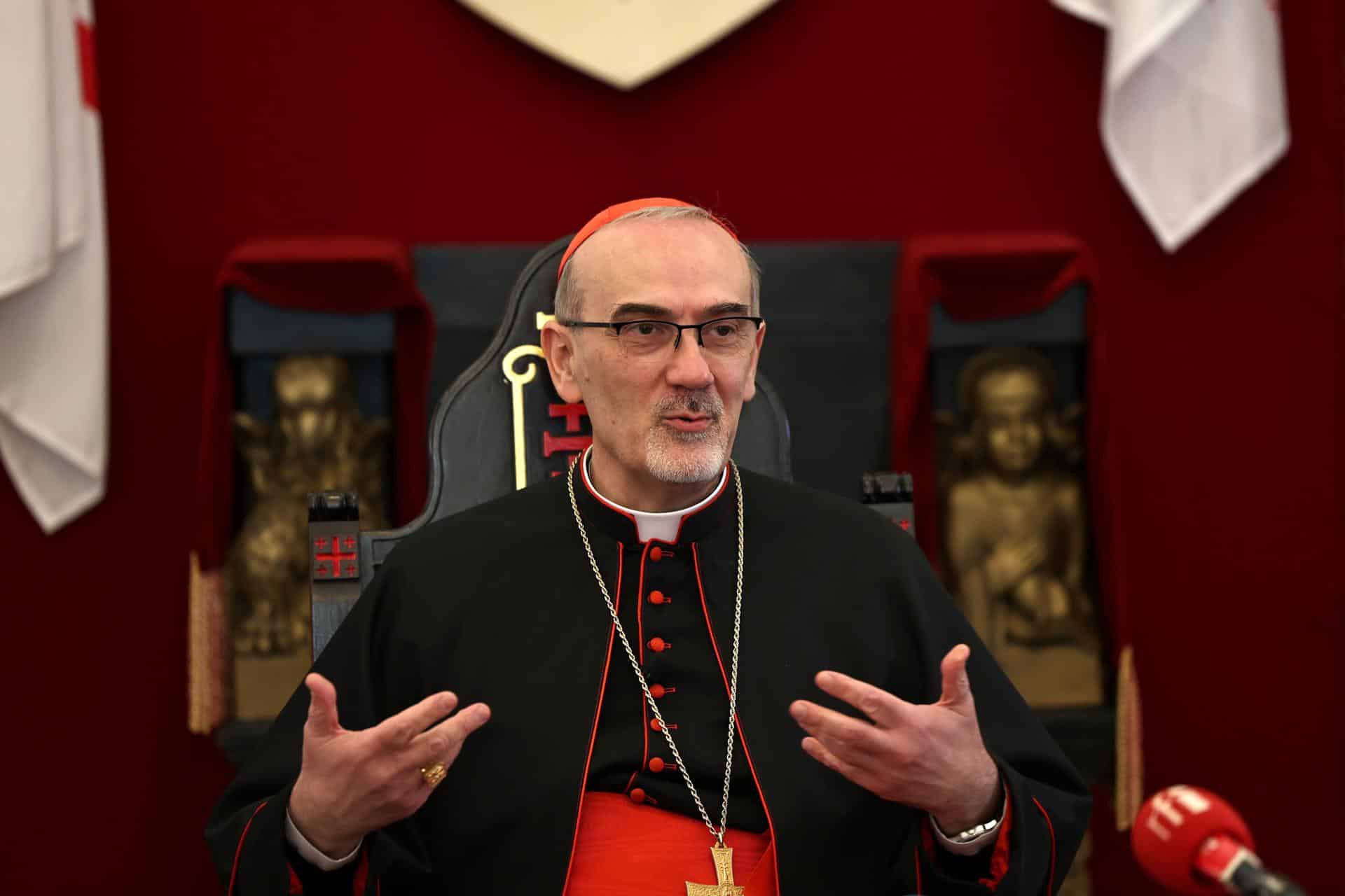 - El cardenal italiano Pierbattista Pizzaballa, patriarca latino de Jerusalén, realiza una 'Conferencia de prensa navideña' en el Patriarcado latino en la Ciudad Vieja de Jerusalén, el 22 de diciembre de 2025. (Cardenal, Jerusalén) EFE/EPA/ATEF SAFADI