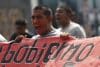 Un joven grita consignas por los estudiantes de Ayotzinapa desaparecidos, durante una peregrinación este viernes en la Basílica de Guadalupe, en Ciudad de México (México). EFE/ Sáshenka Gutiérrez
