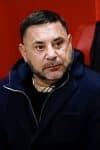 El entrenador de Toluca, Antonio Mohamed, mira este sábado desde el banquillo el partido que sus dirigidos ganaron al Monterrey en el torneo Apertura 2025 de la Liga MX. EFE/Felipe Gutiérrez
