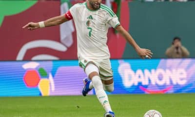 Riyad Mahrez, de Algeria, en acción durante el partido de Copa áfrica ante Sudán disputada en Marruecos. EFE/EPA/JALAL MORCHIDI