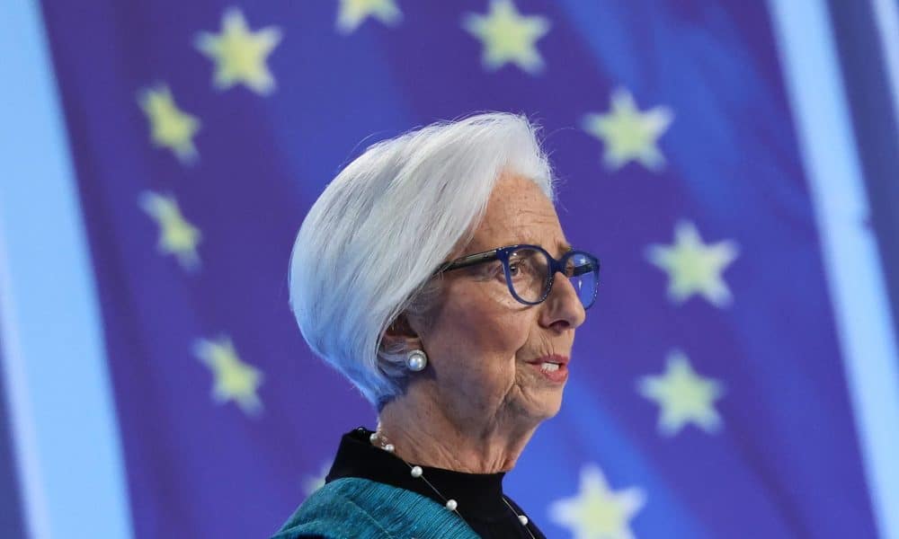 La presidenta del Banco Central Europeo (BCE), Christine Lagarde, dijo este jueves que la entidad "está en un buen lugar" con los tipos de interés en el 2 %, pero precisó que esta posición no es estática, en una rueda de prensa en Fráncfort (Alemania), hoy 18 de diciembre de 2025. EFE/EPA/RONALD WITTEK