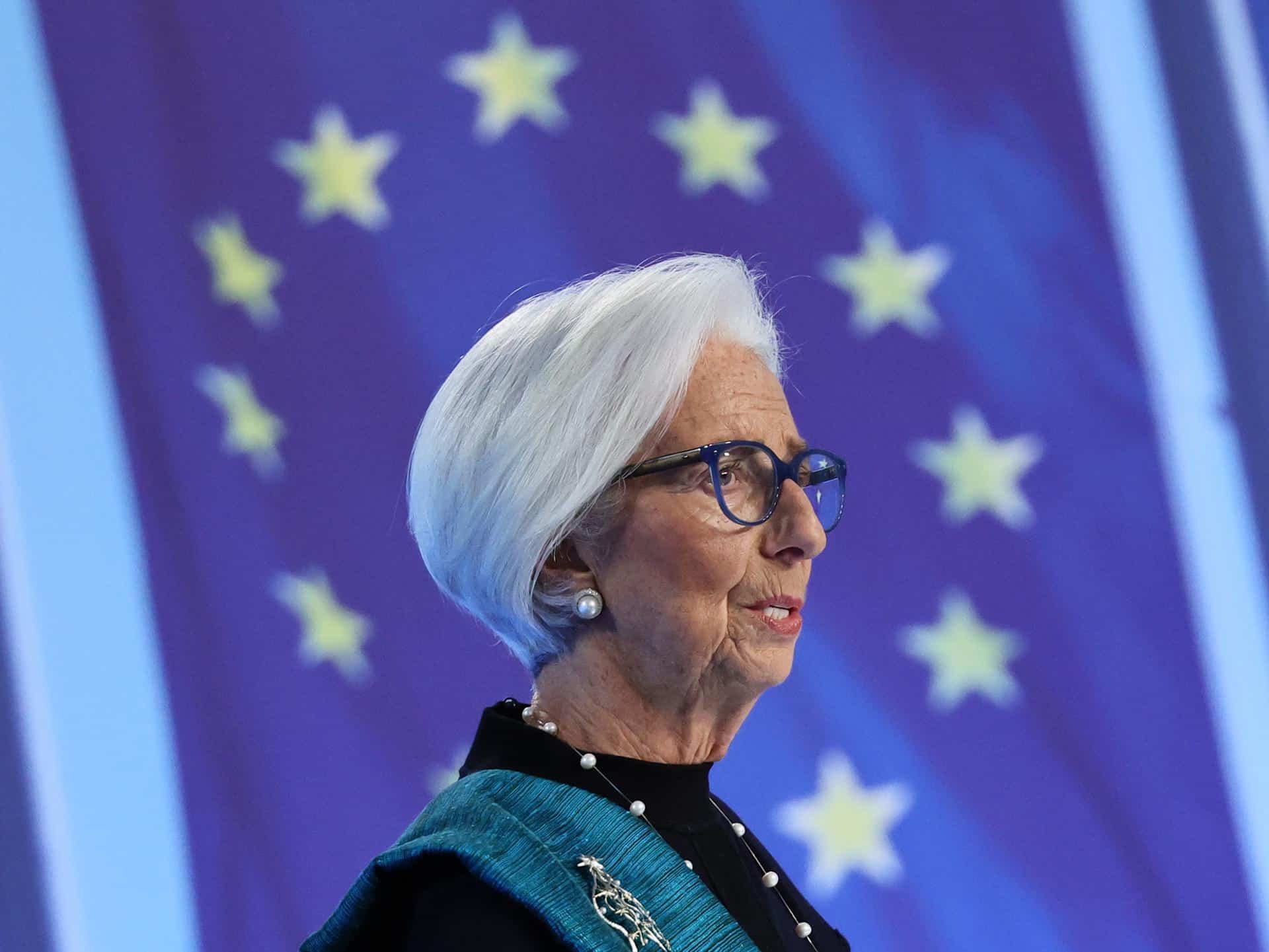 La presidenta del Banco Central Europeo (BCE), Christine Lagarde, dijo este jueves que la entidad "está en un buen lugar" con los tipos de interés en el 2 %, pero precisó que esta posición no es estática, en una rueda de prensa en Fráncfort (Alemania), hoy 18 de diciembre de 2025. EFE/EPA/RONALD WITTEK