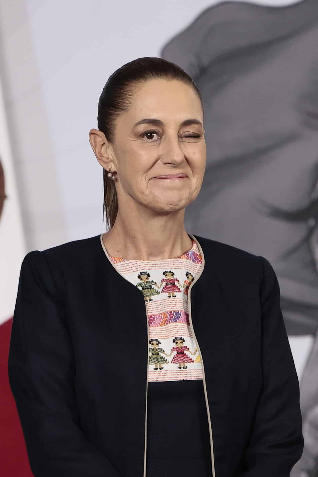 La presidenta de México, Claudia Sheinbaum, participa en una rueda de prensa este jueves, en el Palacio Nacional de Ciudad de México (México). EFE/ José Méndez