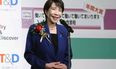 TOKYO (Japan), 01/12/2025.- Japan’s Prime Minister Sanae Takaichi smiles as she receives the ‘Buzzword of the Year Award’ in Tokyo, Japan, 01 December 2025. The annual Grand Prize went to Sanae Takaichi for her phrase ‘I will work, work, work, work, and work.’ (Japón, Tokio) EFE/EPA/JIJI PRESS JAPAN OUT EDITORIAL USE ONLY/