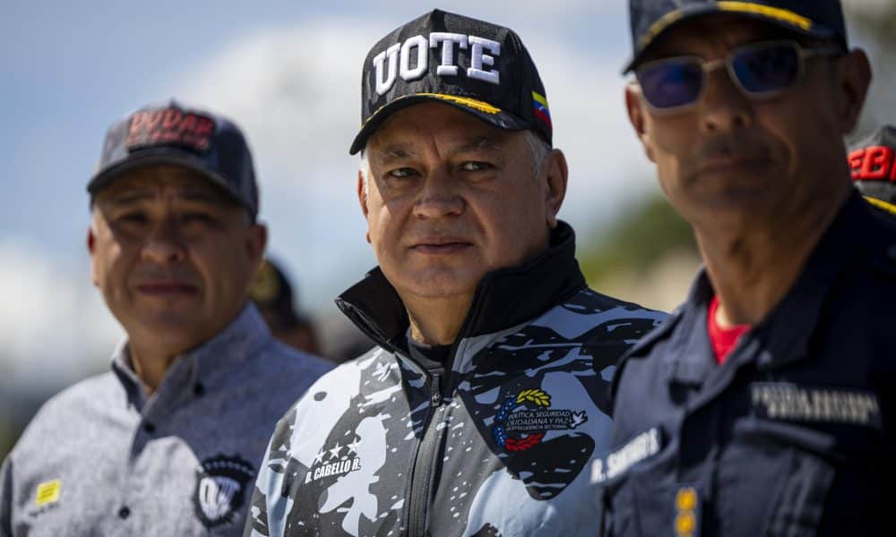 El ministro de Interior y Justicia de Venezuela, Diosdado Cabello (c), participa en una actividad organizada por el Ministerio de Interior, Justicia y Paz este 19 de diciembre de 2025, en Caracas (Venezuela). EFE/ Miguel Gutiérrez