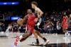 El escolta de los Los Angeles Clippers Kris Dunn (I) es marcado a presión este jueves por el escolta de los Atlanta Hawks Dyson Daniels (d) durante el juego Atlanta (Georgia) EFE/EPA/ERIK S. LESSER SHUTTERSTOCK OUT
