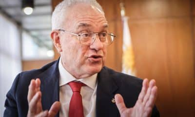 El canciller de Uruguay, Mario Lubetkin, habla durante una entrevista con EFE este lunes, en Montevideo (Uruguay). EFE/ Gastón Britos