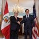 Fotografía cedida por el Ministerio de Relaciones Exteriores de Perú, que muestra al canciller de Perú, Hugo de Zela (i), saludando al secretario de Estado estadounidense, Marco Rubio, durante una reunión este viernes, en Washington (EE.UU.). EFE/ Ministerio de Relaciones Exteriores de Perú