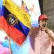 Fotografía provista por el Palacio de Miraflores del presidente de Venezuela, Nicolás Maduro, este martes, durante un acto en Caracas (Venezuela). Maduro estrenó una gorra roja similar a la de su homólogo estadounidense, Donald Trump, pero con el mensaje de "no a la guerra, sí a la paz". EFE/ Palacio de Miraflores