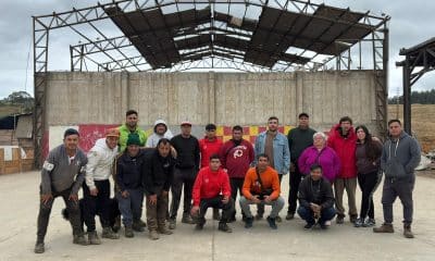 Fotografía cedida por Javier Saldivia que muestra la reunión de recicladores de la Cooperativa El Molle, en Valparaíso (Chile). EFE/ Javier Saldivia
