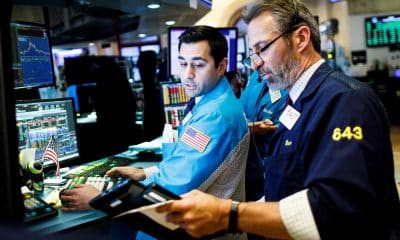 Corredores de bolsa trabajan Nueva York (EE.UU.), en una fotografía de archivo. EFE/Justin Lane