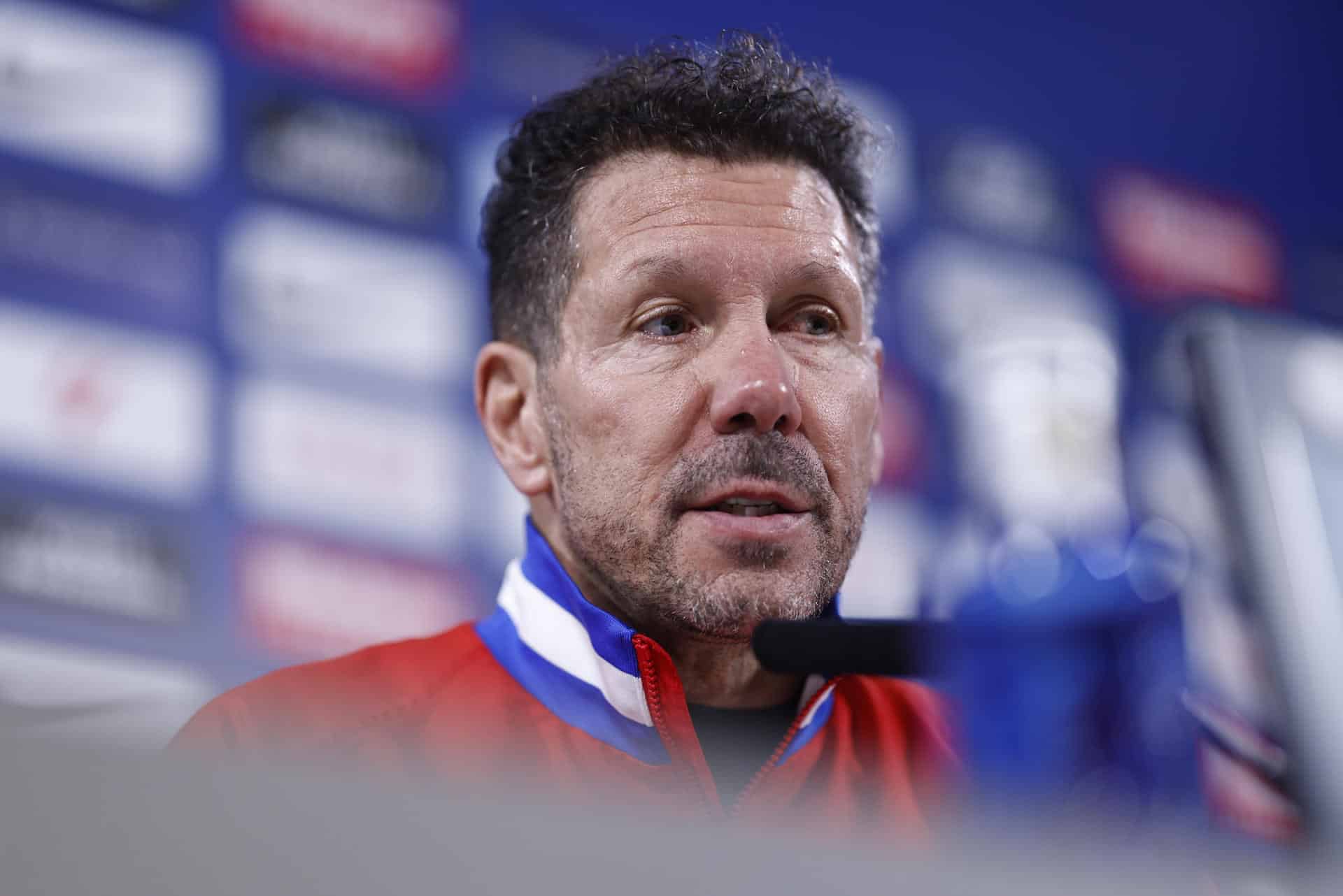 El entrenador del Atlético de Madrid, Diego Pablo Simeone, durante la rueda de prensa ofrecida en la Ciudad deportiva de Majadahonda en Madrid, este sábado, para hablar del partido liguero de mañana contra el Girona. EFE/Rodrigo Jiménez