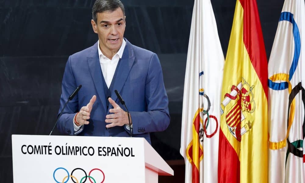 El presidente del Gobierno español, Pedro Sánchez, interviene en la presentación del Proyecto de Modelo del Deporte en la sede del Comité Olímpico Español (COE) en Madrid este viernes. EFE/Chema Moya