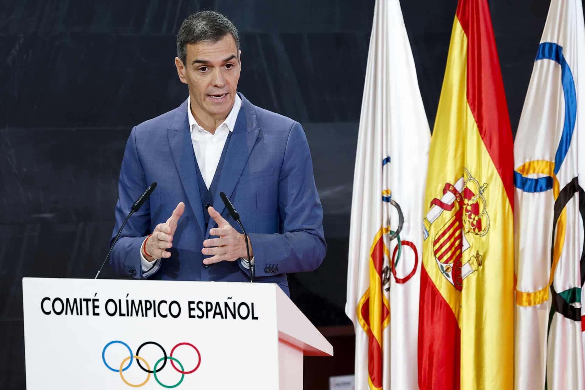 El presidente del Gobierno español, Pedro Sánchez, interviene en la presentación del Proyecto de Modelo del Deporte en la sede del Comité Olímpico Español (COE) en Madrid este viernes. EFE/Chema Moya