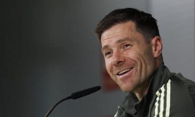 El entrenador del Real Madrid, Xabi Alonso, durante la rueda de prensa posterior al entrenamiento realizado este sábado en la Ciudad Deportiva de Valdebebas. EFE/Sergio Pérez