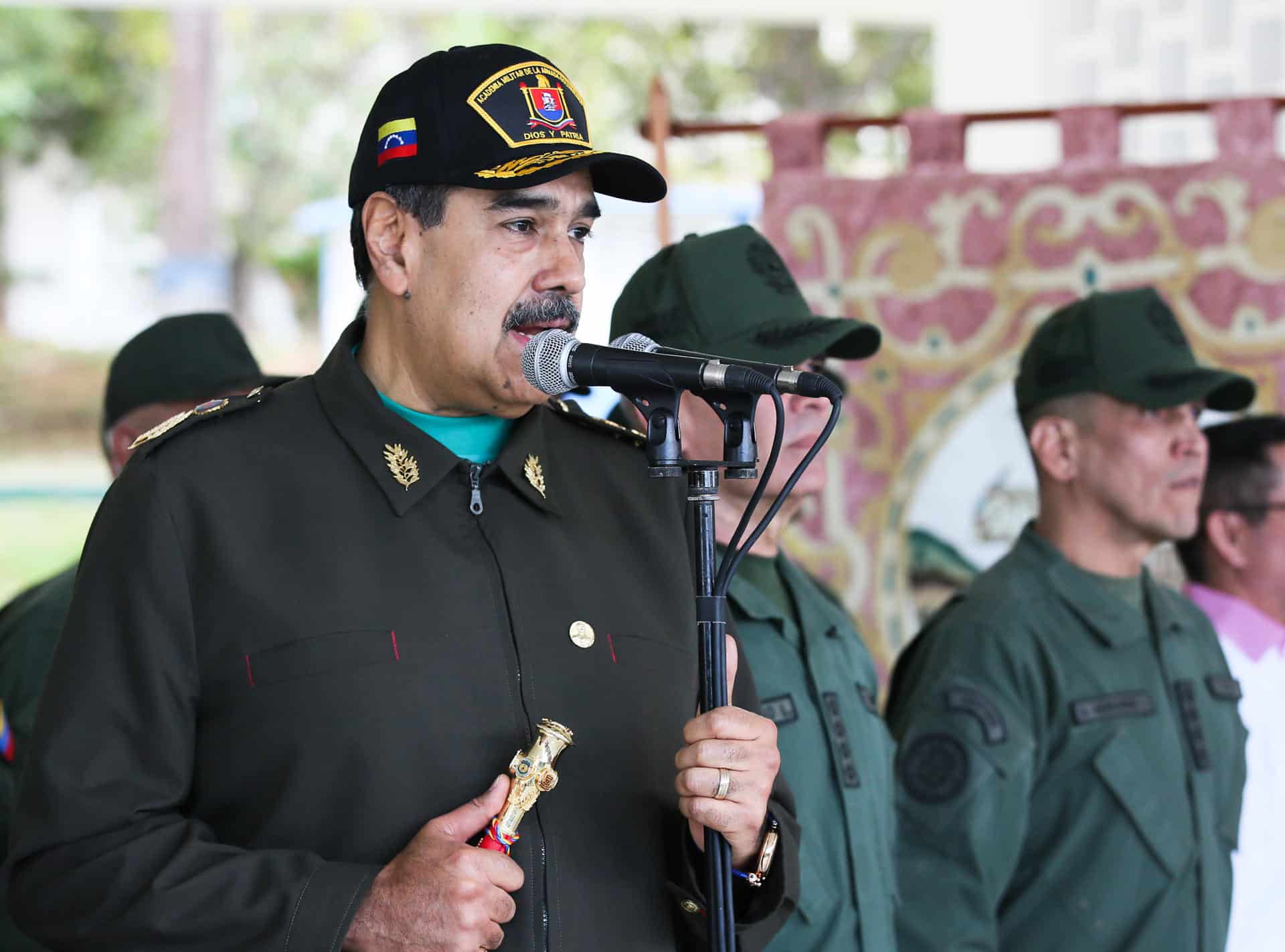 Fotografía cedida por Prensa Miraflores que muestra al presidente de Venezuela, Nicolás Maduro, hablando durante un acto de fin de año de la Fuerza Armada Nacional Bolivariana (FANB) este domingo, en Caracas (Venezuela). EFE/ Wendys Olivo/ Prensa Miraflores