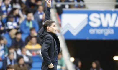 El entrenador del Villarreal, Marcelino García Toral, durante el partido de LaLiga EA Sports que este domingo enfrentó a la Real Sociedad y al Villarreal en San Sebastián. EFE/Javier Etxezarreta