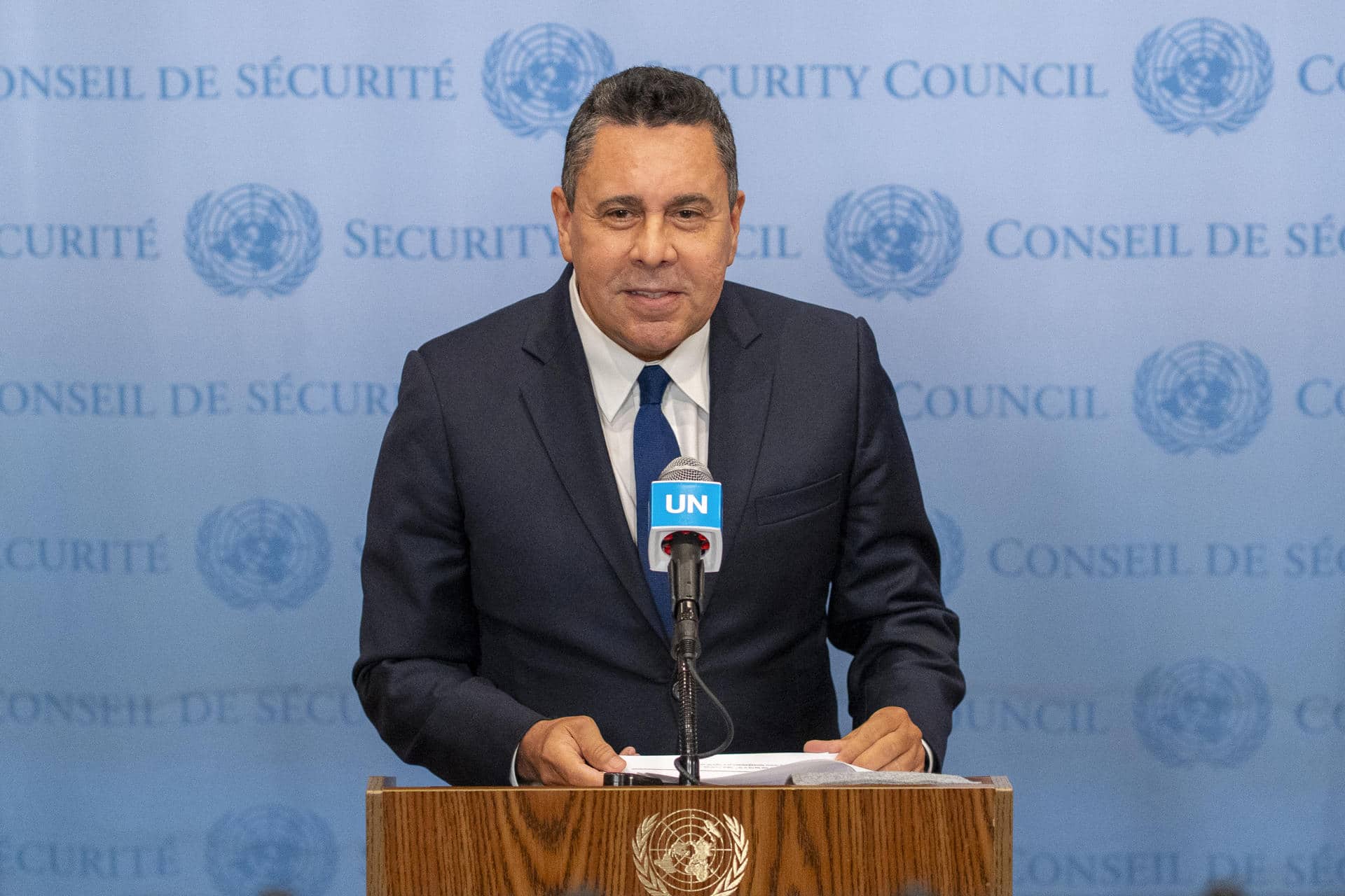 El embajador de Venezuela ante la Organización de las Naciones Unidas (ONU), Samuel Moncada, habla durante una conferencia de prensa en la sede de la ONU en Nueva York (Estados Unidos). Imagen de archivo. EFE/ Angel Colmenares