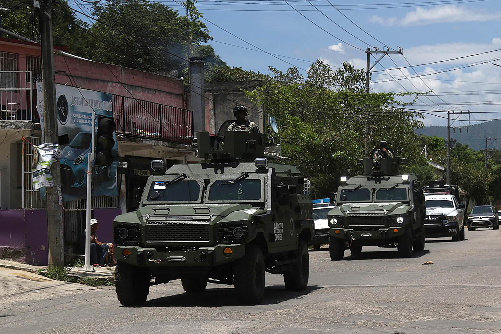 Integrantes del Ejercito Mexicano patrullan por una calle en el estado de Guerrero (México). Imagen de archivo. EFE/ José Luis De La Cruz