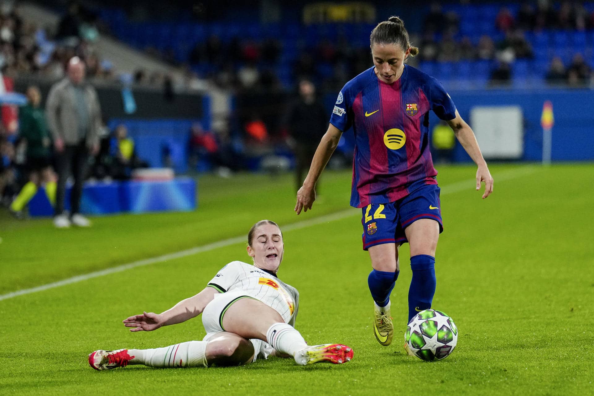 Fotografía de Alejandro García, en la que puede verse en una imagen de archivo del 12 de noviembre de 2025 a la defensa del Barça Ona Batlle, durante un partido. EFE