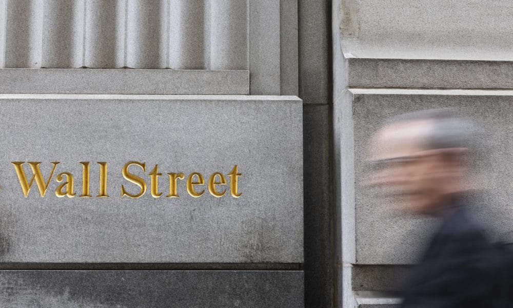 Fotografía de un letrero de Wall Street. EFE/Justin Lane