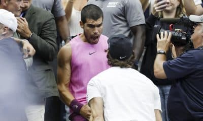 Carlos Alcaraz y su entrenador Juan Carlos Ferrero, tras ganar la final del US Open el 7 de septiembre. EFE/EPA/JOHN G. MABANGLO