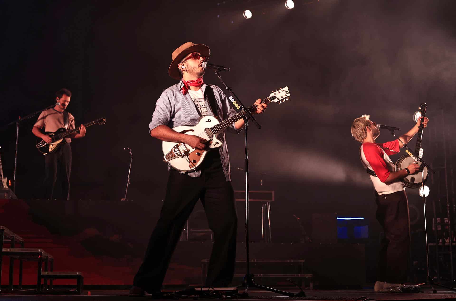 Integrantes de la banda colombiana Morat se presentan como parte de su gira 'Asuntos Pendientes' este sábado, en San Juan (Puerto Rico). EFE/ Thais Llorca