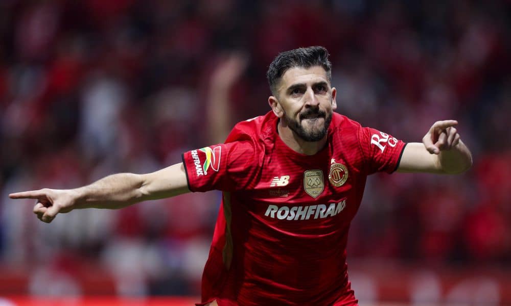 Joao Dias, de Toluca, celebra un gol este domingo, en la final de la Liga MX ante Tigres, en el estadio Nemesio Diez, en Toluca. EFE/Felipe Gutiérrez