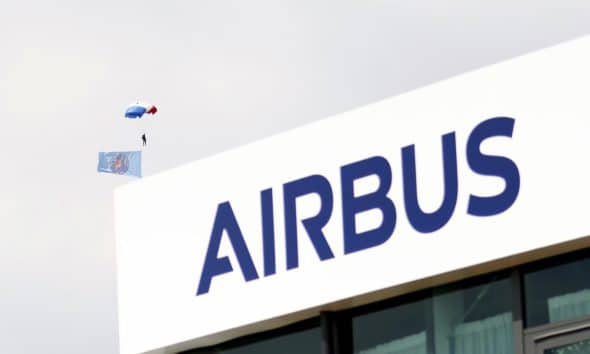 Fotografía de archivo del logo de Airbus. EFE/EPA/MOHAMMED BADRA / POOL