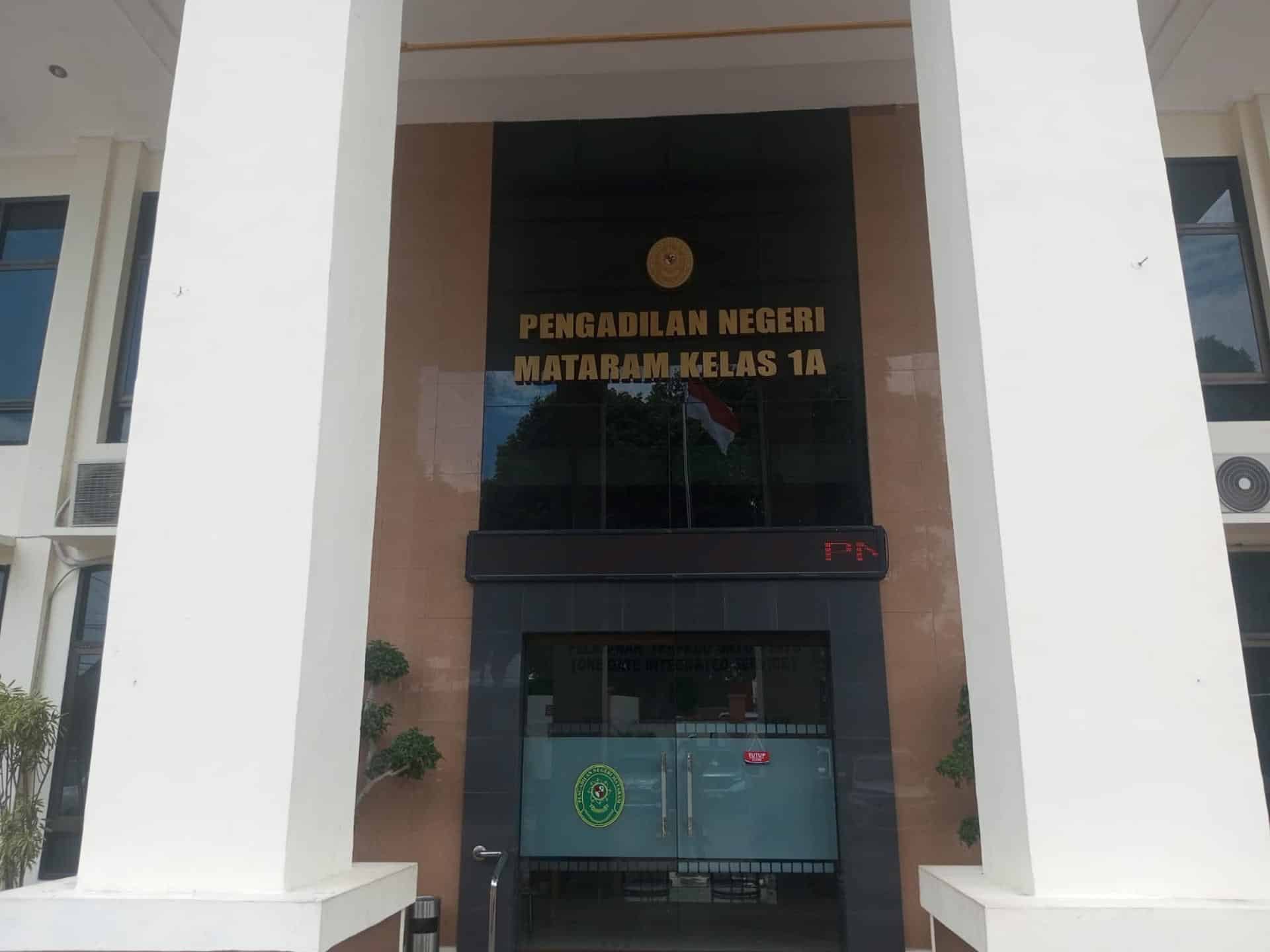 El tribunal de la isla indonesia de Lombok que juzga a los dos sospechosos por el asesinato de la española Matilde Muñoz. EFE/ Idrus Jalmonadi