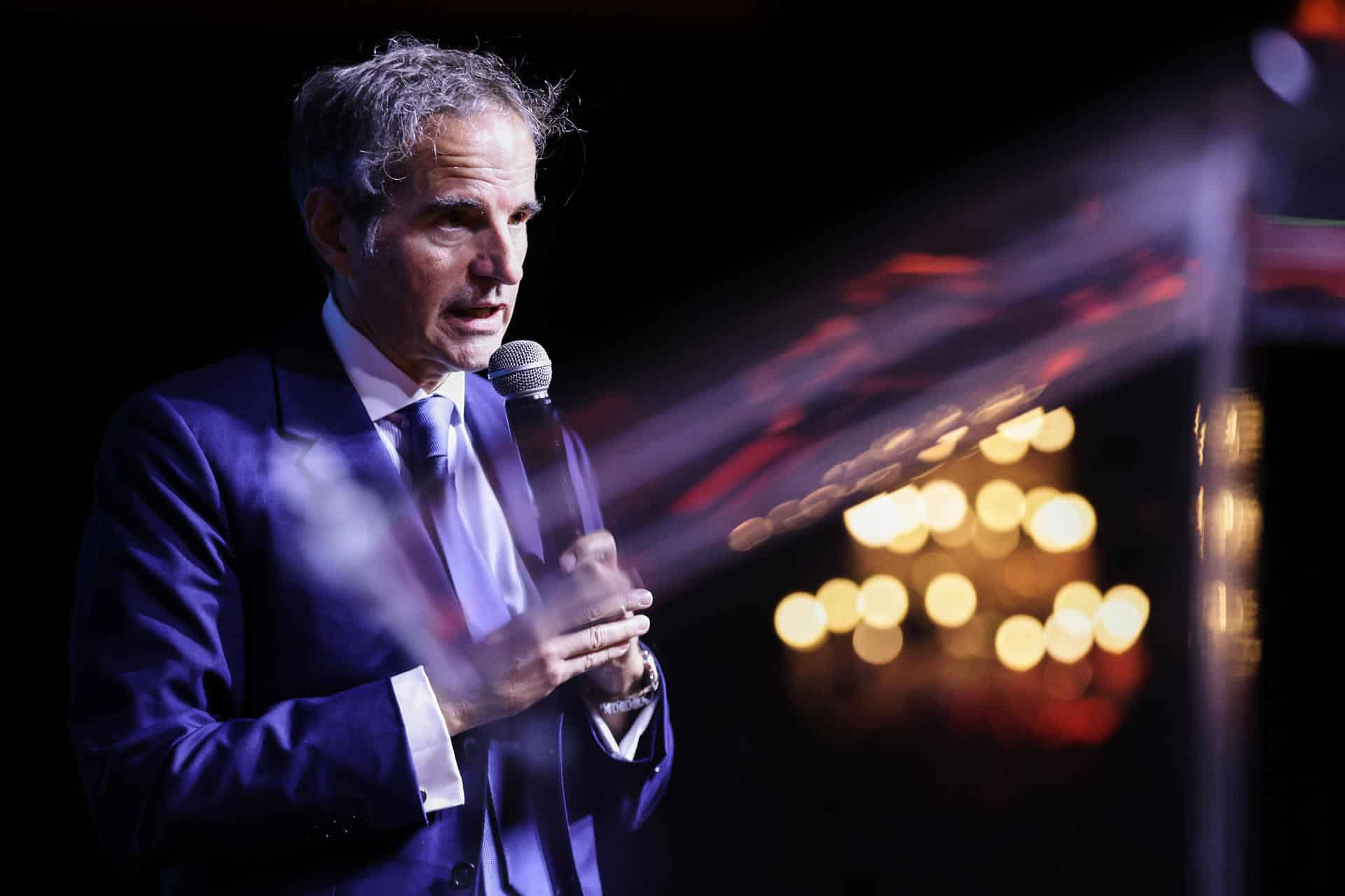 El director general del Organismo Internacional de la Energía Atómica (OIEA), Rafael Mariano Grossi, habla en el foro del Consejo Argentino para las Relaciones Internacionales (CARI) este 22 de diciembre de 2025, en Buenos Aires (Argentina). EFE/ Adán González