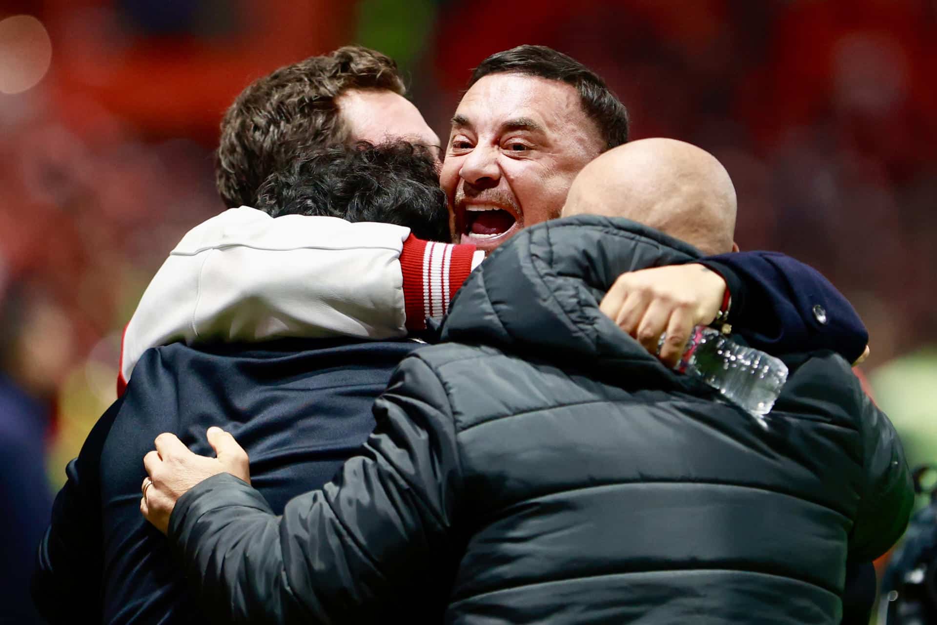 El entrenador del Toluca, Antonio Mohamed, celebra este sábado el triunfo en un partido por las semifinales del torneo Apertura 2025 de la Liga MX frente a Monterrey en el estadio Nemesio Diez (México). EFE/Felipe Gutiérrez