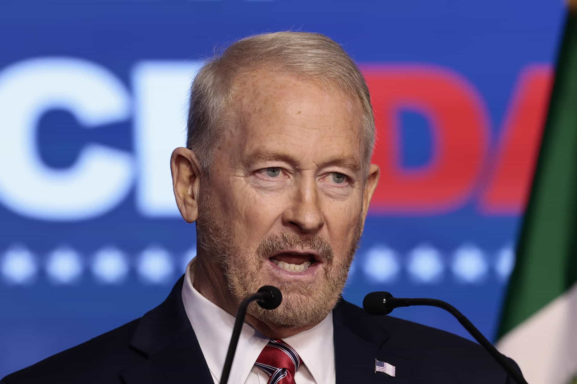 El embajador de Estados Unidos en México, Ronald Johnson, habla durante una conferencia de prensa en la residencia de la embajada en Ciudad de México (México). Imagen de archivo. EFE/ José Méndez