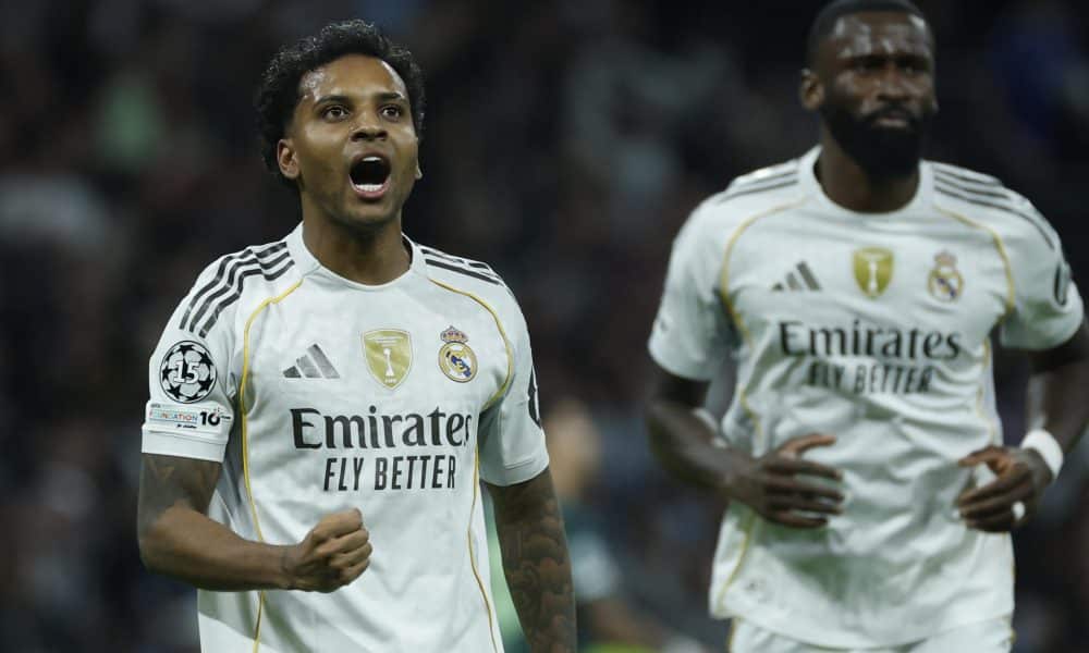 El delantero del Real Madrid Rodrygo Goes celebra tras marcar el 1-0 durante el encuentro correspondiente a la fase regular de la Liga de Campeones que disputaron Real Madrid y Manchester City en el estadio Santiago Bernabéu, en Madrid. EFE/ Juanjo Martín
