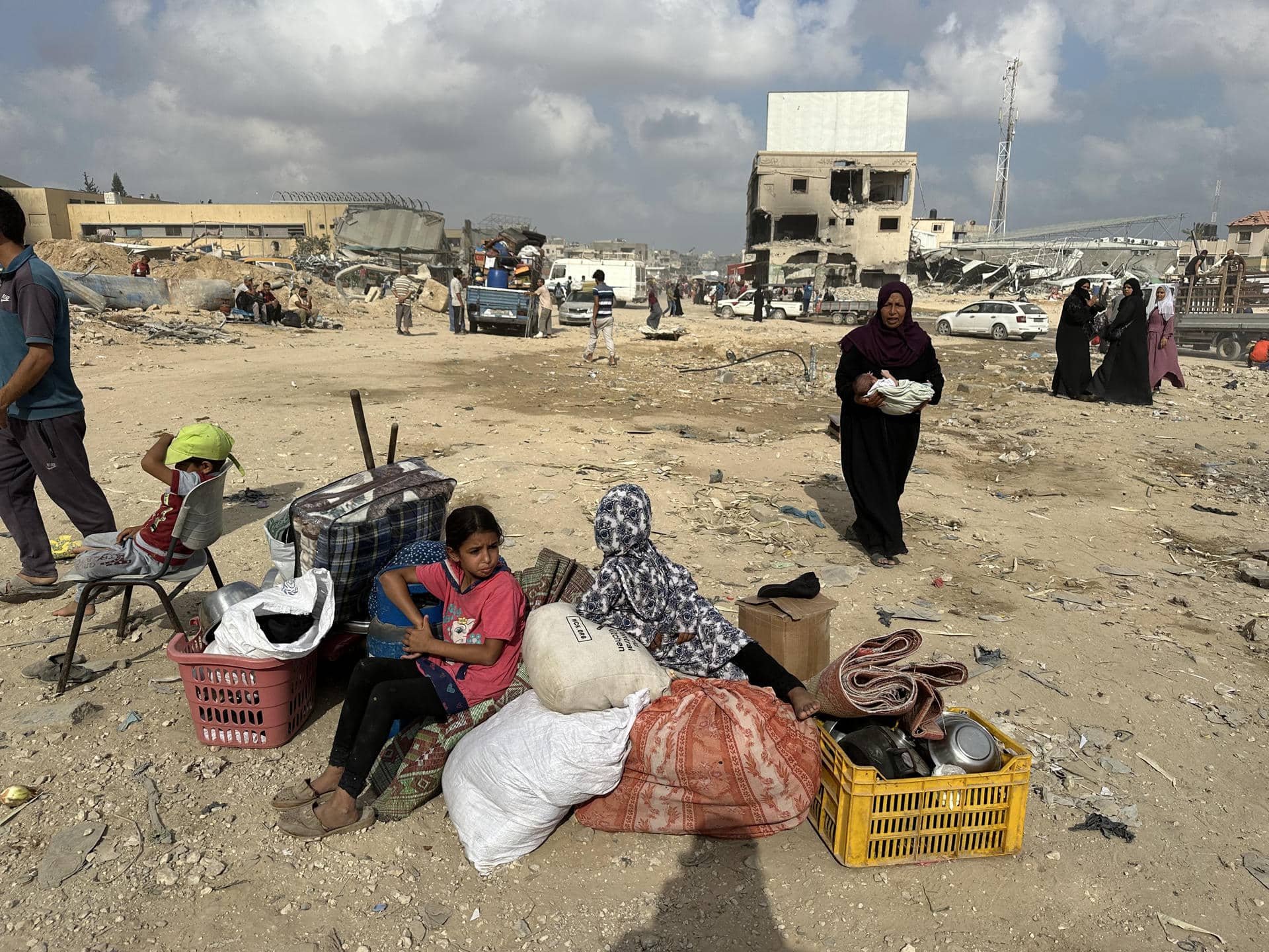 Desplazados en la localidad de Jan Yunis. EFE/
