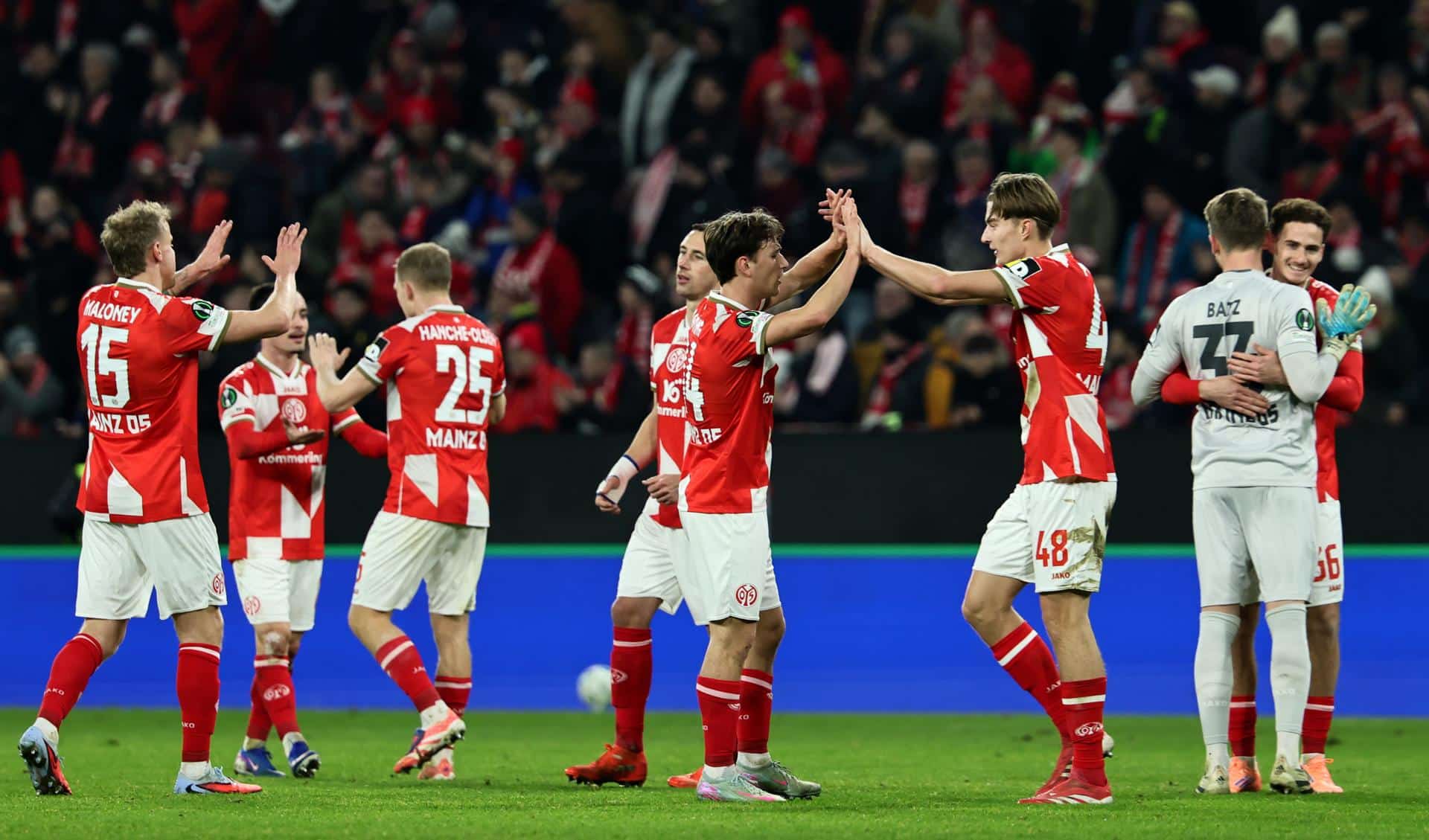 EFE/EPA/RONALD WITTEK