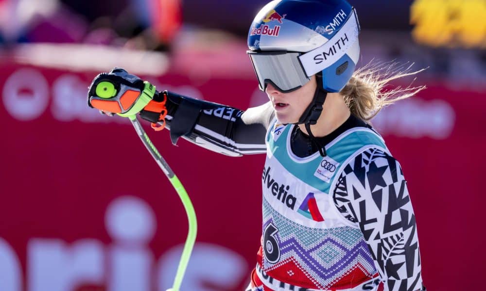 La neozelandesa Alice Robinson  en la carrera de Descenso Femenino en la Copa del Mundo de Esquí Alpino FIS, en St. Moritz, Suiza. EFE/EPA/JEAN-CHRISTOPHE BOTT