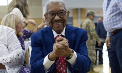 Fotografía de archivo del 11 de noviembre de 2024 del pianista y co-fundador del Gran Combo de Puerto Rico Rafael Ithier durante una ceremonia en San Juan (Puerto Rico). El legendario músico Ithier falleció este sábado a sus 99 años por complicaciones de salud, confirman varios artistas en sus redes sociales. EFE/Thais Llorca ARCHIVO