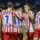 El jugador del Atlético de Madrid Antoine Griezmann (izda) celebra con sus compañeros el 0-1 conseguido ante el Atlético Baleares, durante del encuentro correspondiente a los dieciseisavos de final de la Copa del Rey que disputaron en el estadio Balear. EFE/Cati Cladera