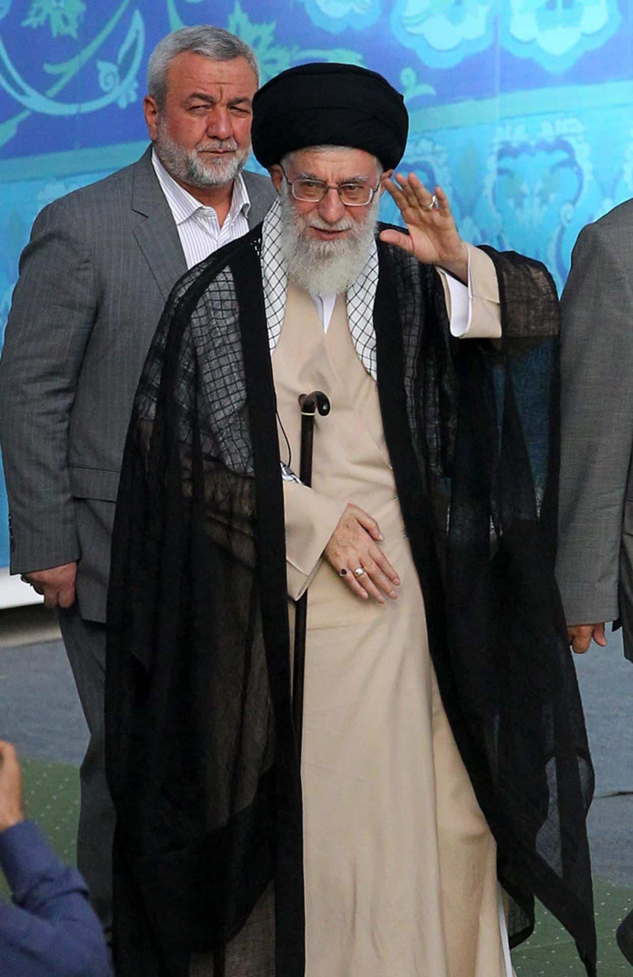 FOTO ARCHIVO- líder supremo iraní, ayatolá Jamenei, a su llegada a las oraciones. EFE/Página oficial del líder supremo iraní FOTO CEDIDA SOLO USO EDITORIAL PROHIBIDA SU VENTA