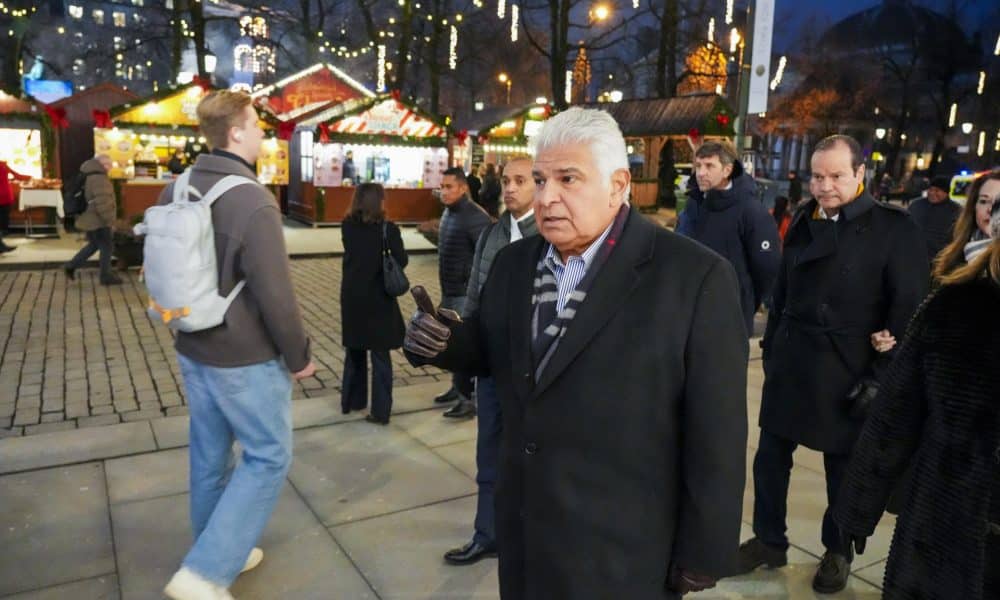 El presidente de Panamá, José Raúl Mulino, visita la Puerta Karl Johans en Oslo, Noruega, el 9 de diciembre de 2025. EFE/EPA/OLE BERG-RUSTEN NORWAY OUT