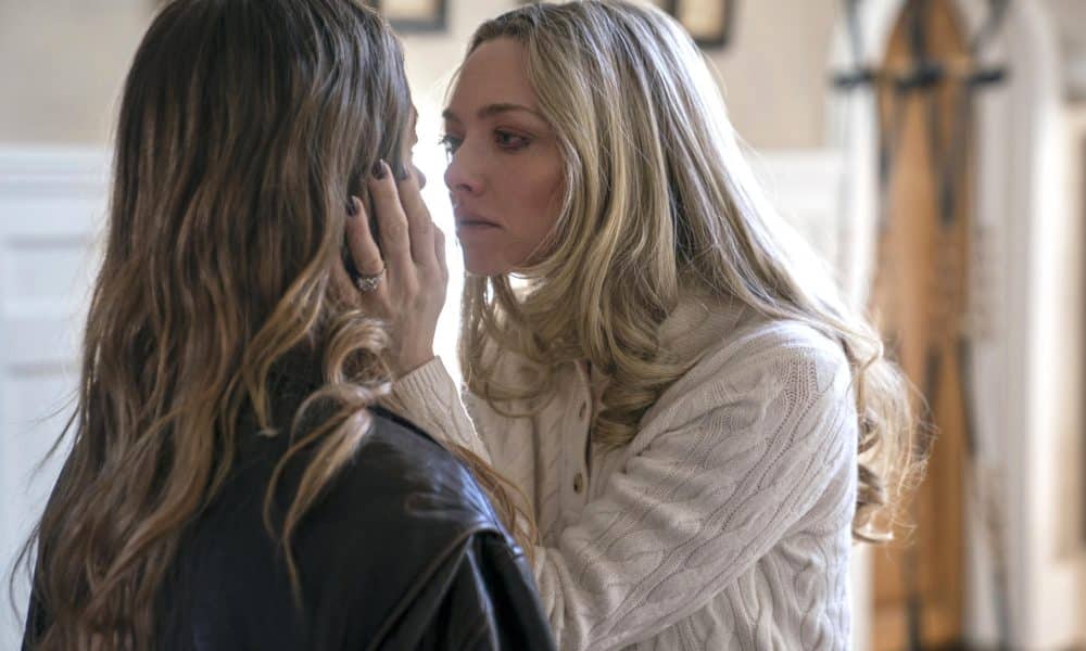 Fotograma cedido por Lionsgate donde aparece Sydney Sweeney (i) como Millie Calloway y Amanda Seyfried (d) como Nina Winchester, durante una escena de la película 'The Housemaid' que se estrena este viernes en las salas de cine. EFE/ Daniel Mcfadden/ Lionsgate /SOLO USO EDITORIAL/ NO VENTAS/ SOLO DISPONIBLE PARA ILUSTRAR LA NOTICIA QUE ACOMPAÑA (CRÉDITO OBLIGATORIO)