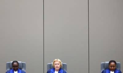 Foto de archivo de las juezas Joanna Korner, Reine Alapini-Gansou y Althea Violet Alexis-Windsor en una audiencia en la Corte Penal Internacional (CPI) para emitir el fallo en el primer juicio sobre atrocidades en la región de Darfur en Sudán, en el caso de un presunto líder de las milicias pro-gobierno Janjaweed, en La Haya, Países Bajos, 6 de octubre de 2025. EFE/EPA/Piroschka van de Wouw / POOL