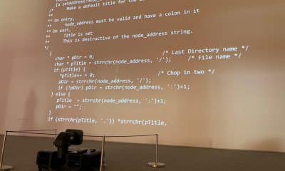 Fotografía de un espacio donde se proyecta el código fuente de la World Wide Web (www) en lenguaje de programación Python el 22 de junio de 2021, en la sede de la casa de subastas Sotheby's en Nueva York (EEUU). EFE/Archivo/Nora Quintanilla