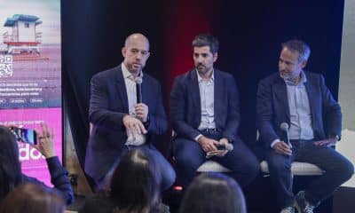 El CEO de Avianca Federico Pedreira (i), el presidente de Avianca, Gabriel Oliva (c), el CEO del grupo Abra, Adrián Neuhauser (d), hablan durante una rueda de prensa este 10 de diciembre de 2025, en Bogotá (Colombia). EFE/ Carlos Ortega