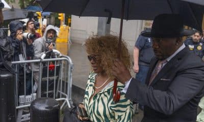 Imagen de Janie Coms madre de Sean Daddy Combs, abandonando la corte federal de Nueva York (EE.UU.). EFE/ Ángel Colmenares